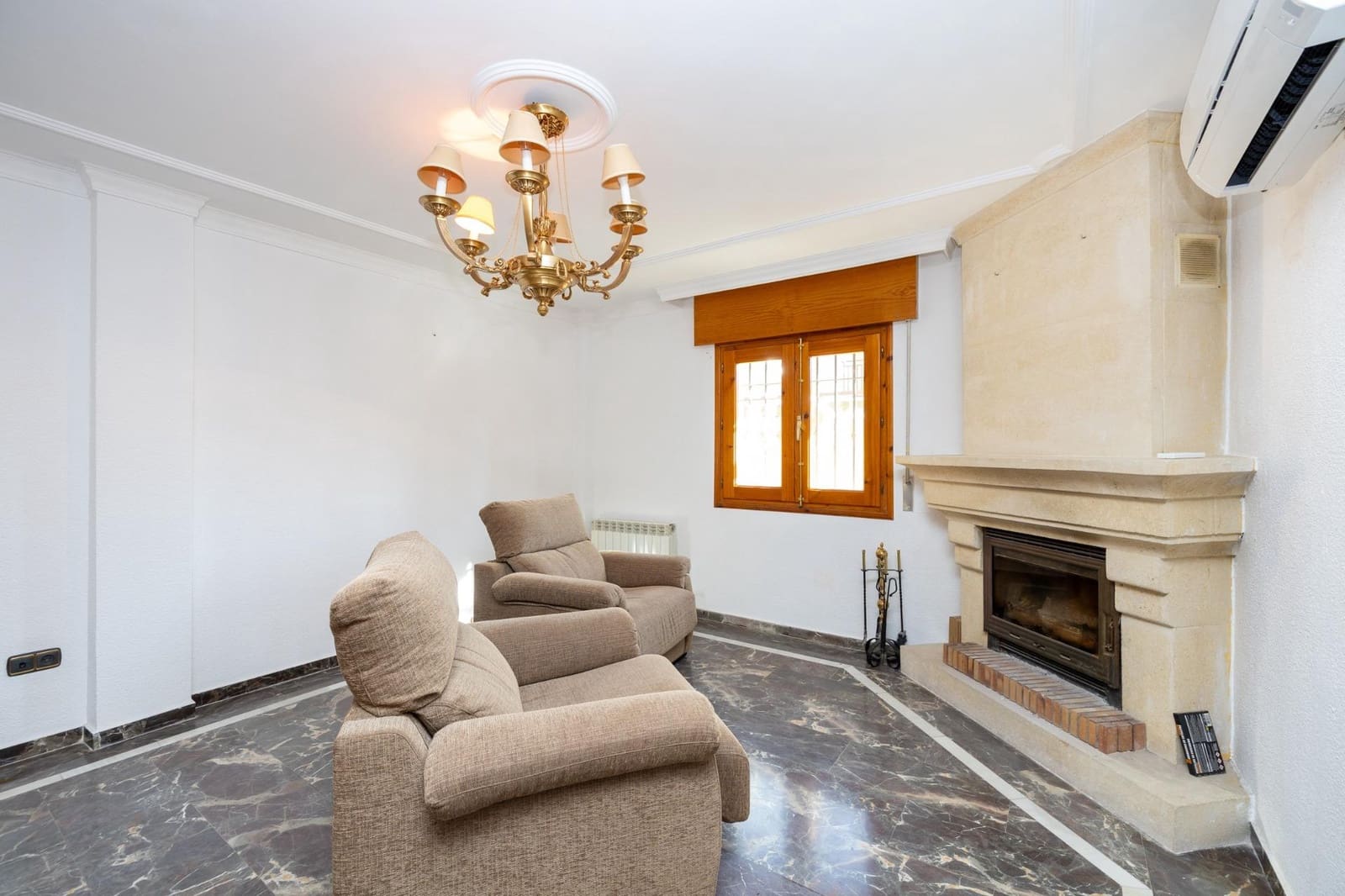 4 soverom Villa til salgs i Cajar med svømmebasseng garasje - € 449 500 (Ref: 10136021)