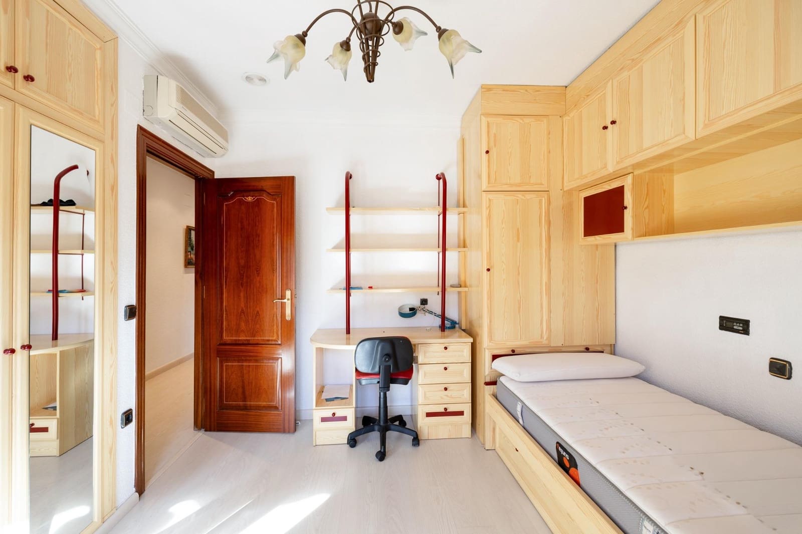 4 soverom Villa til salgs i Cajar med svømmebasseng garasje - € 449 500 (Ref: 10136021)