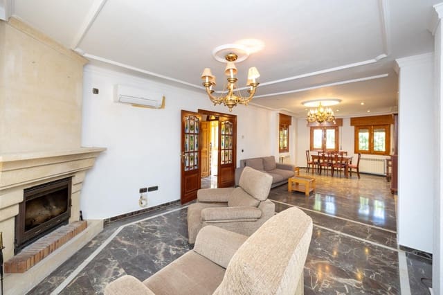 4 soverom Villa til salgs i Cájar med svømmebasseng garasje - € 449 500 (Ref: 10136021)