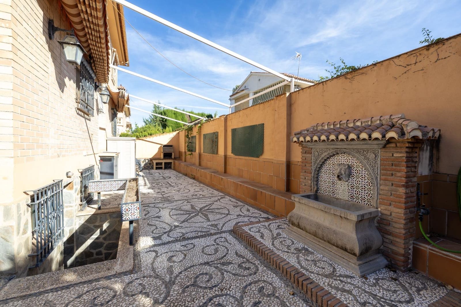 4 soverom Villa til salgs i Cajar med svømmebasseng garasje - € 449 500 (Ref: 10136021)