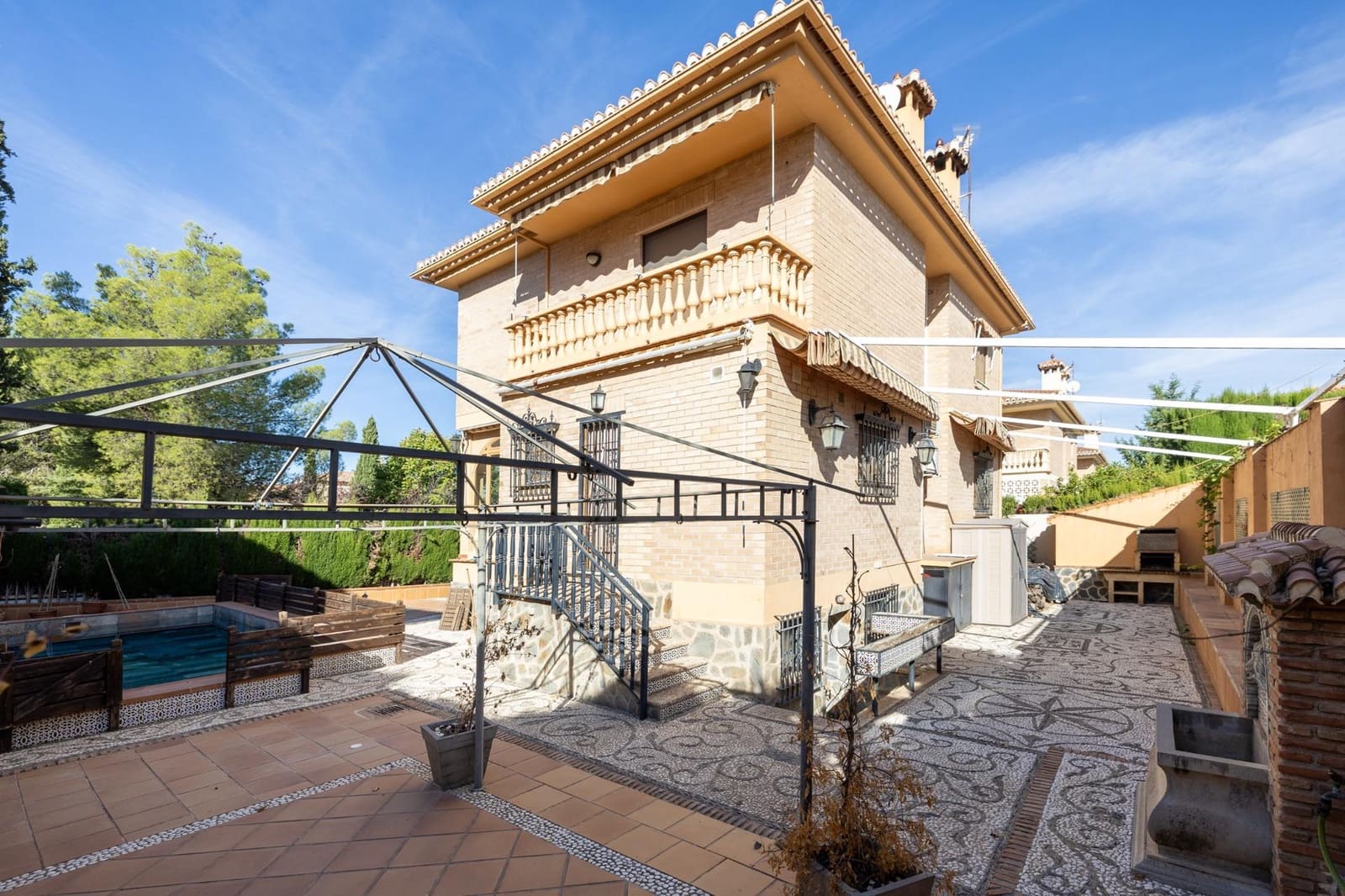 4 soverom Villa til salgs i Cajar med svømmebasseng garasje - € 449 500 (Ref: 10136021)