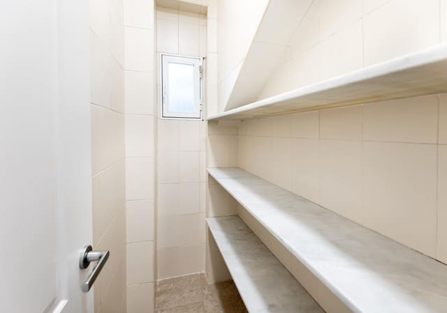 5 soveværelse Lejlighed til salg i Centro, Granada by - € 850.000 (Ref: 10136022)
