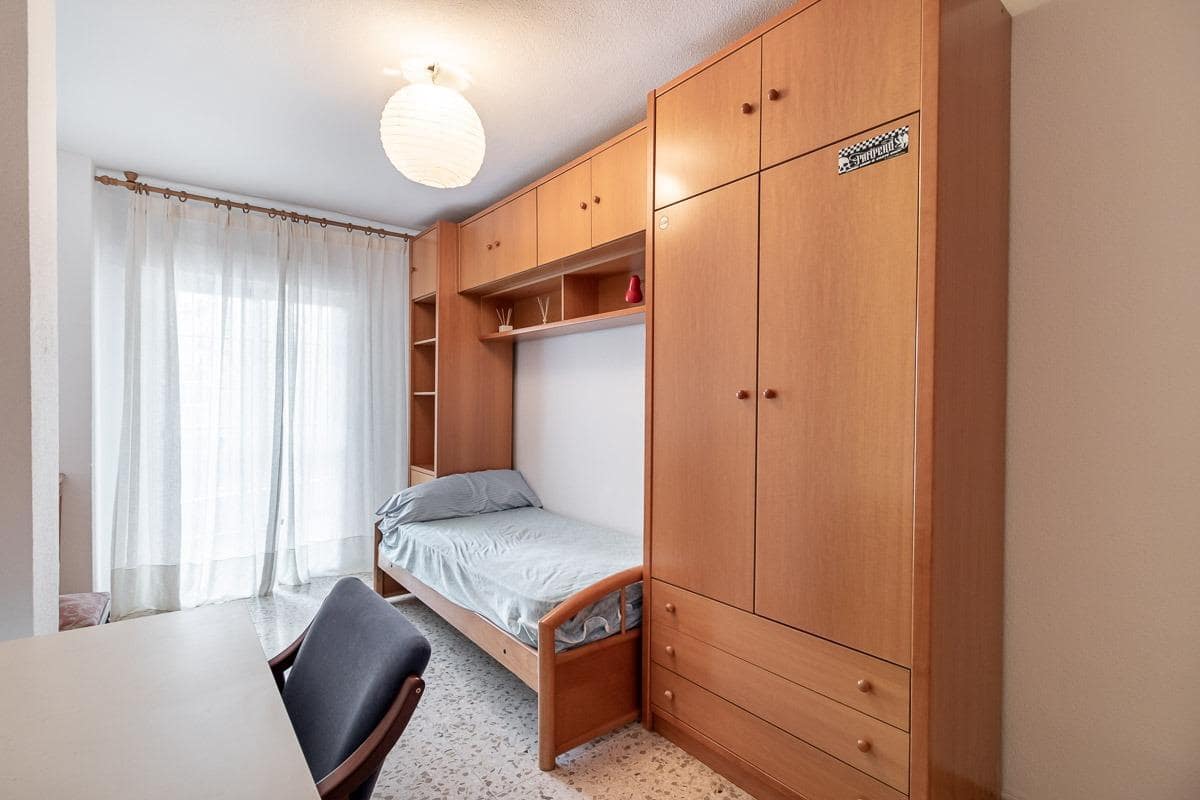 Piso de 4 habitaciones en Granada ciudad en venta con garaje - 440.000 € (Ref: 10136023)