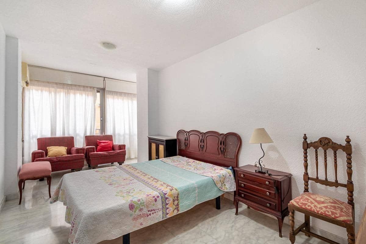 Piso de 4 habitaciones en Granada ciudad en venta con garaje - 440.000 € (Ref: 10136023)