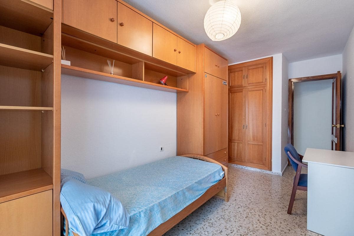 Piso de 4 habitaciones en Granada ciudad en venta con garaje - 440.000 € (Ref: 10136023)