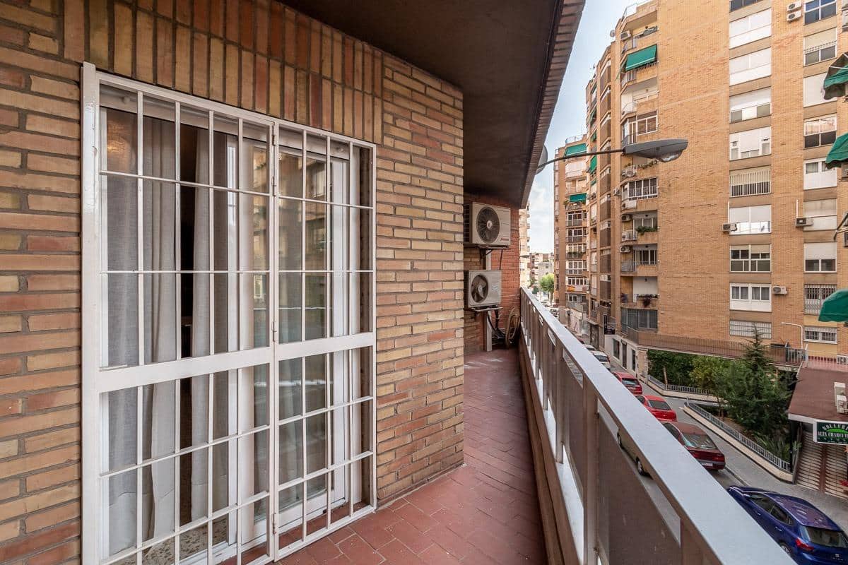 Piso de 4 habitaciones en Granada ciudad en venta con garaje - 440.000 € (Ref: 10136023)