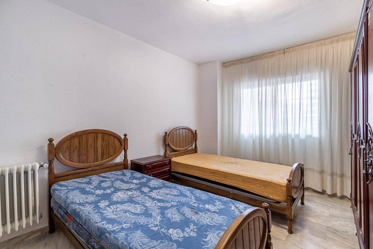 Piso de 4 habitaciones en Granada ciudad en venta con garaje - 440.000 € (Ref: 10136023)
