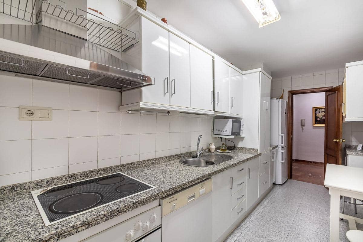 Piso de 4 habitaciones en Granada ciudad en venta con garaje - 440.000 € (Ref: 10136023)