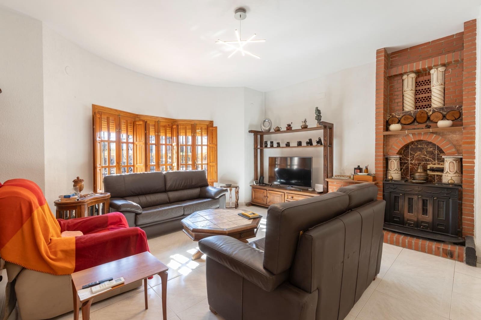8 soverom Villa til salgs i La Zubia med svømmebasseng garasje - € 499 000 (Ref: 10139946)