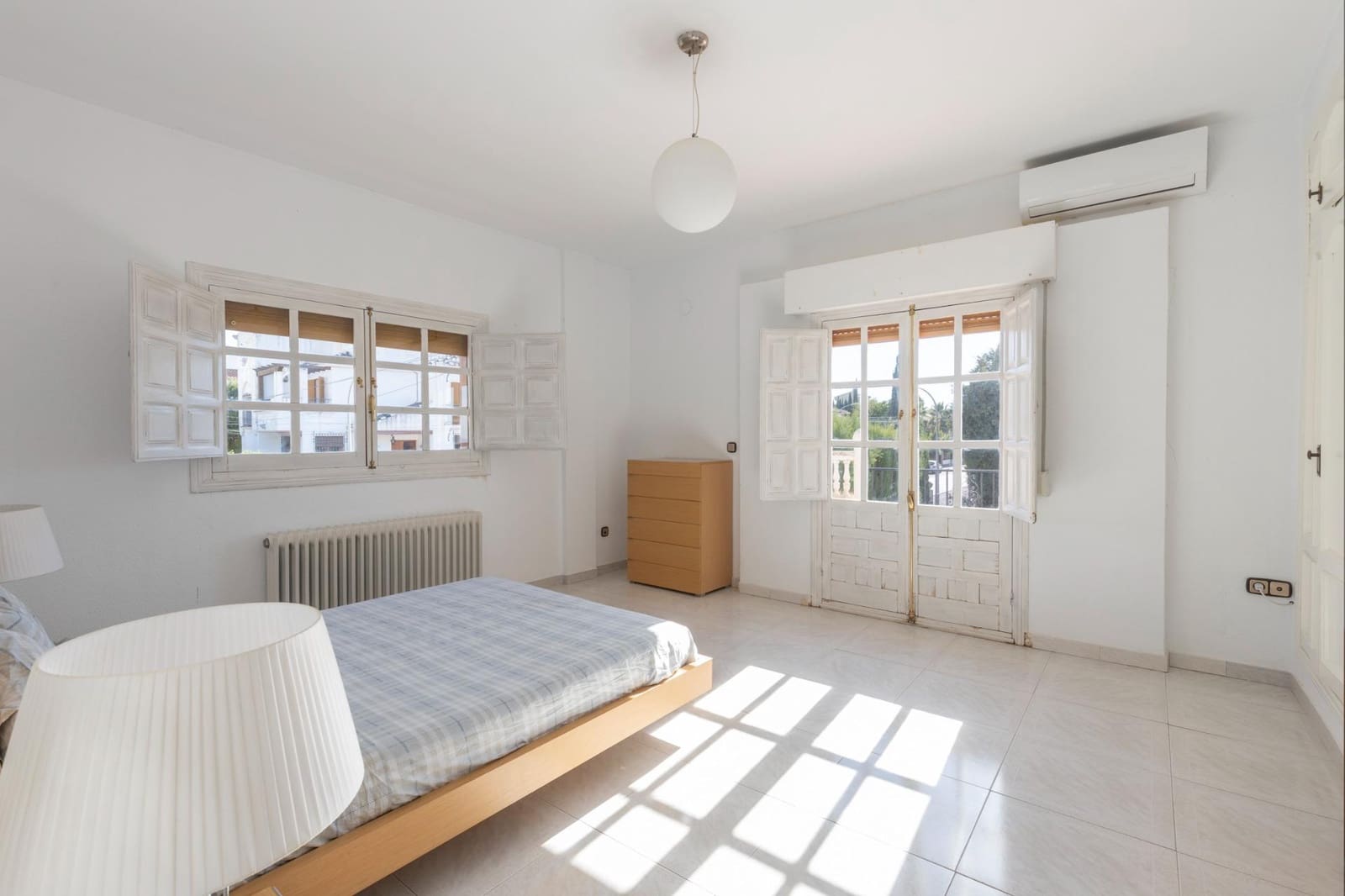 8 soverom Villa til salgs i La Zubia med svømmebasseng garasje - € 499 000 (Ref: 10139946)