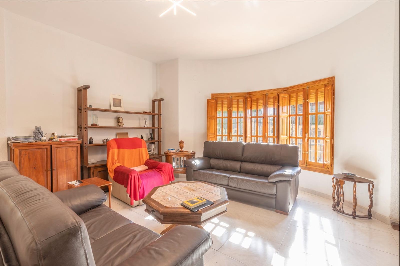 8 soverom Villa til salgs i La Zubia med svømmebasseng garasje - € 499 000 (Ref: 10139946)