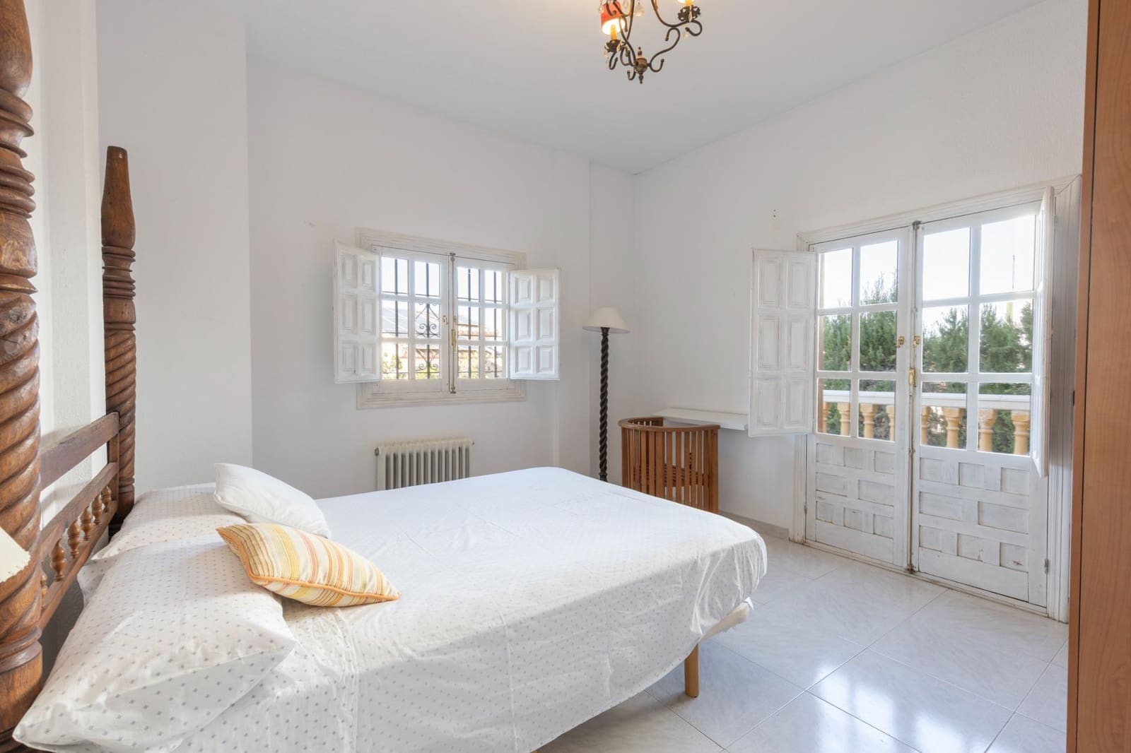 8 soverom Villa til salgs i La Zubia med svømmebasseng garasje - € 499 000 (Ref: 10139946)