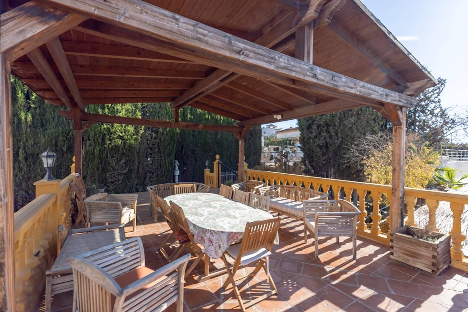 8 soverom Villa til salgs i La Zubia med svømmebasseng garasje - € 499 000 (Ref: 10139946)