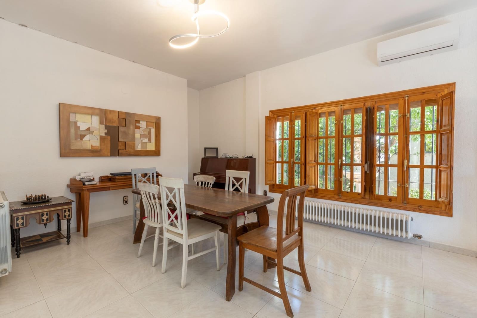 8 soverom Villa til salgs i La Zubia med svømmebasseng garasje - € 499 000 (Ref: 10139946)
