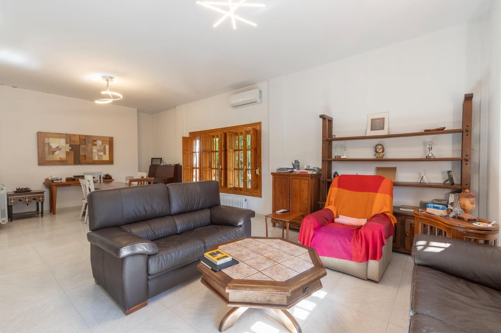 8 soverom Villa til salgs i La Zubia med svømmebasseng garasje - € 499 000 (Ref: 10139946)