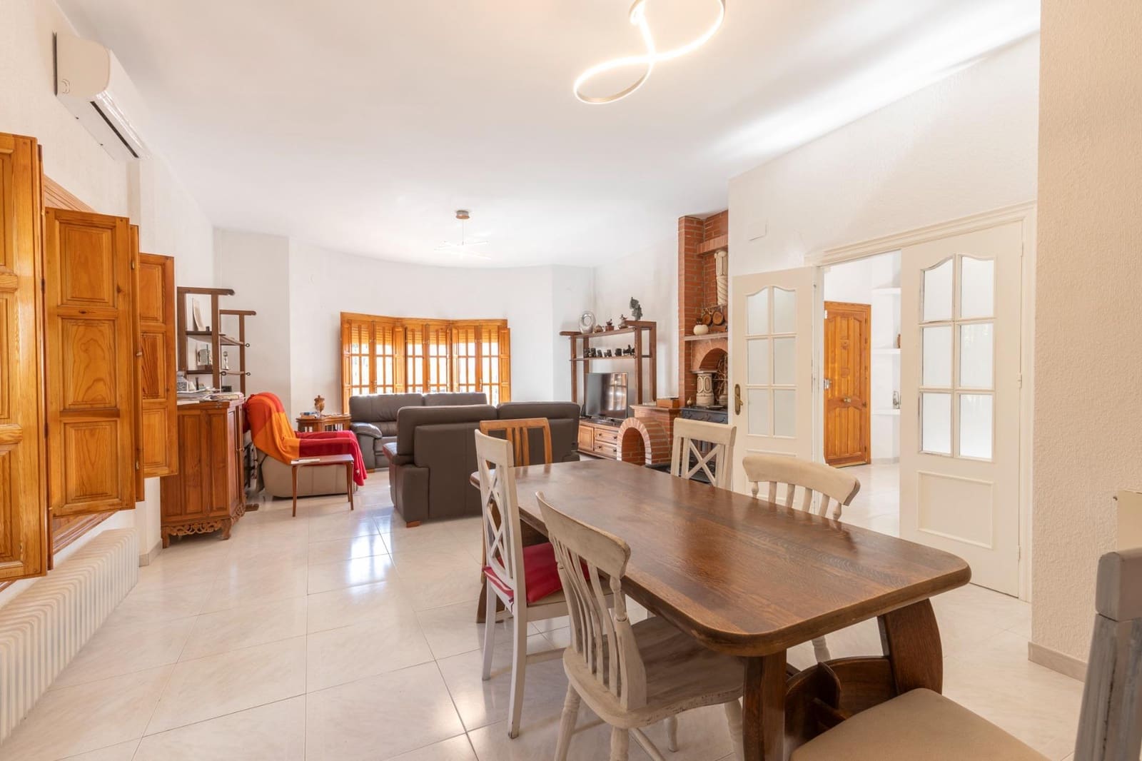 8 soverom Villa til salgs i La Zubia med svømmebasseng garasje - € 499 000 (Ref: 10139946)