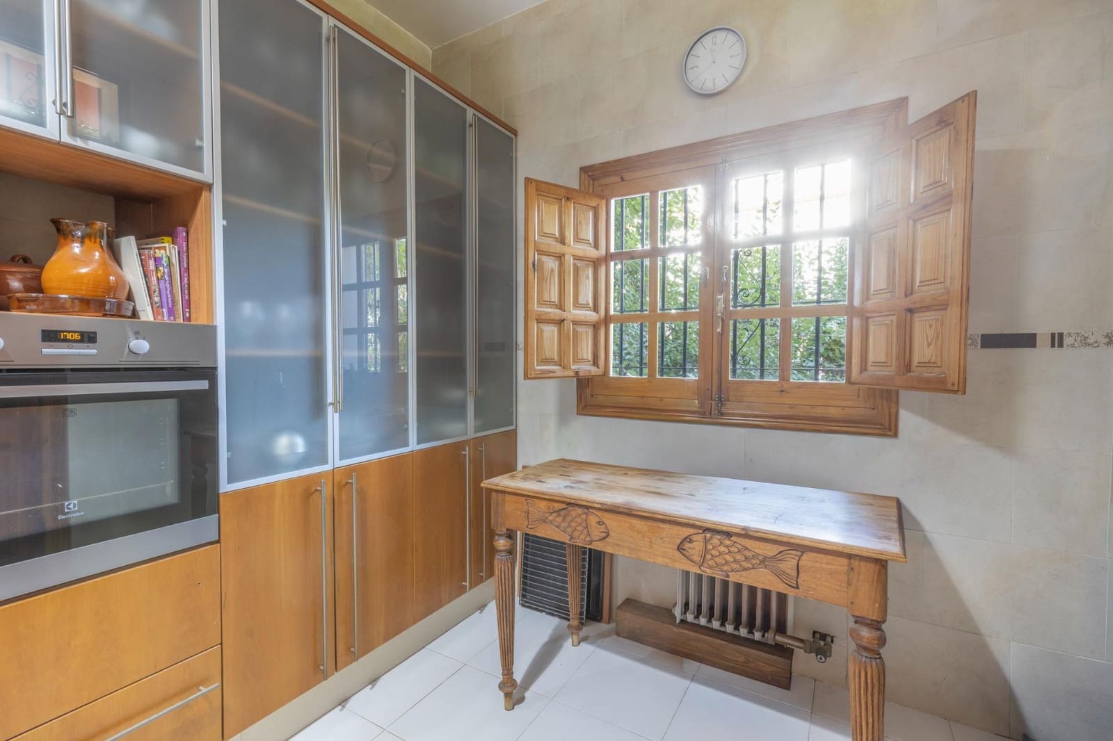 8 soverom Villa til salgs i La Zubia med svømmebasseng garasje - € 499 000 (Ref: 10139946)