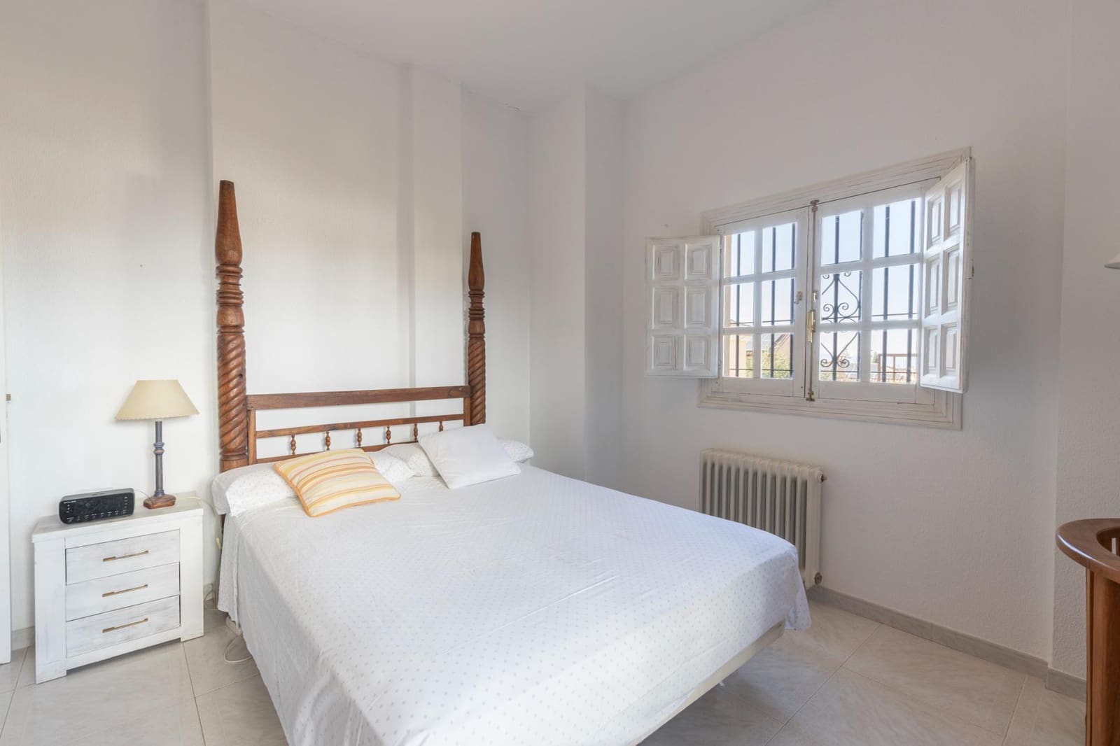 8 soverom Villa til salgs i La Zubia med svømmebasseng garasje - € 499 000 (Ref: 10139946)