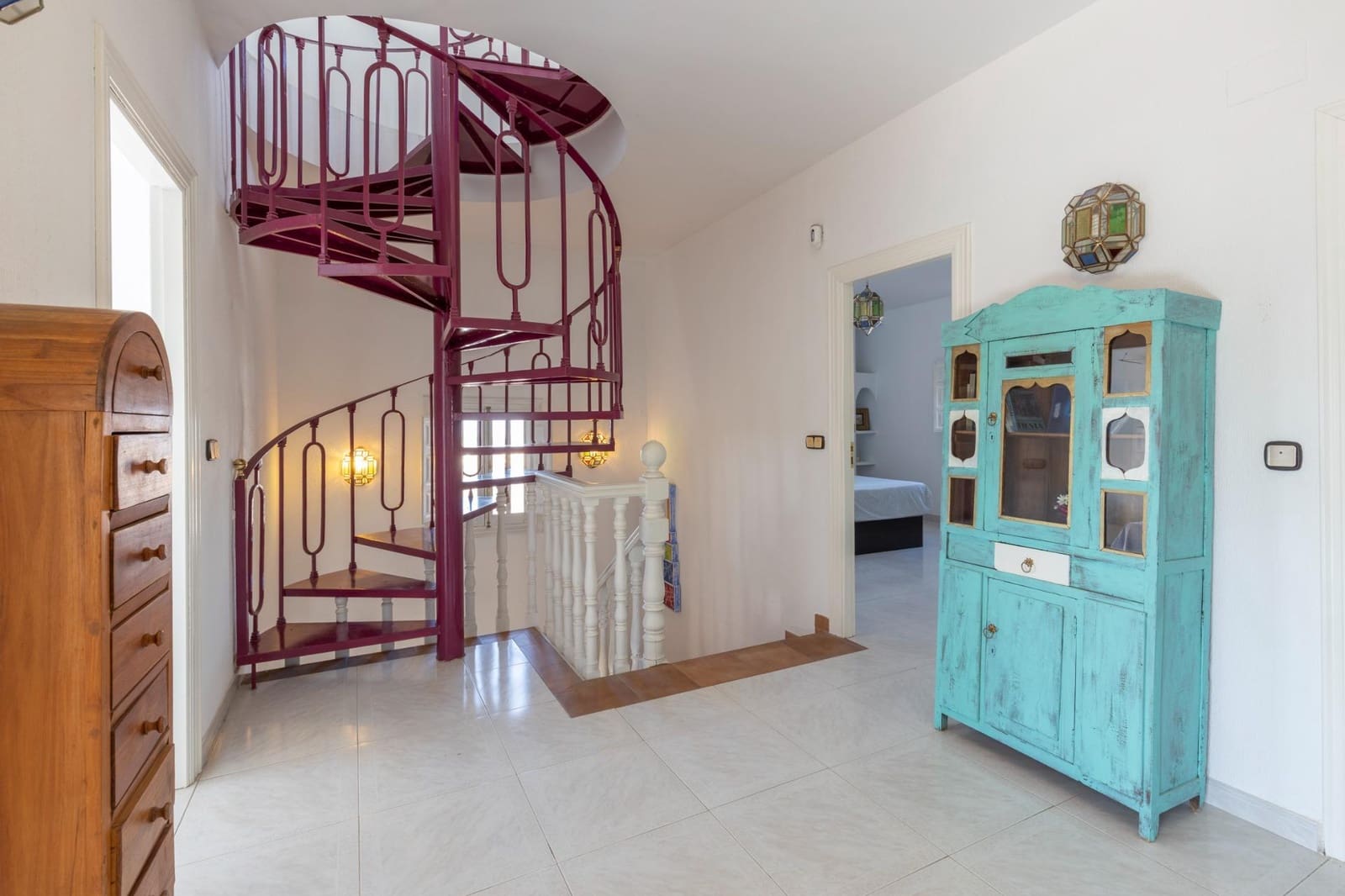 8 soverom Villa til salgs i La Zubia med svømmebasseng garasje - € 499 000 (Ref: 10139946)