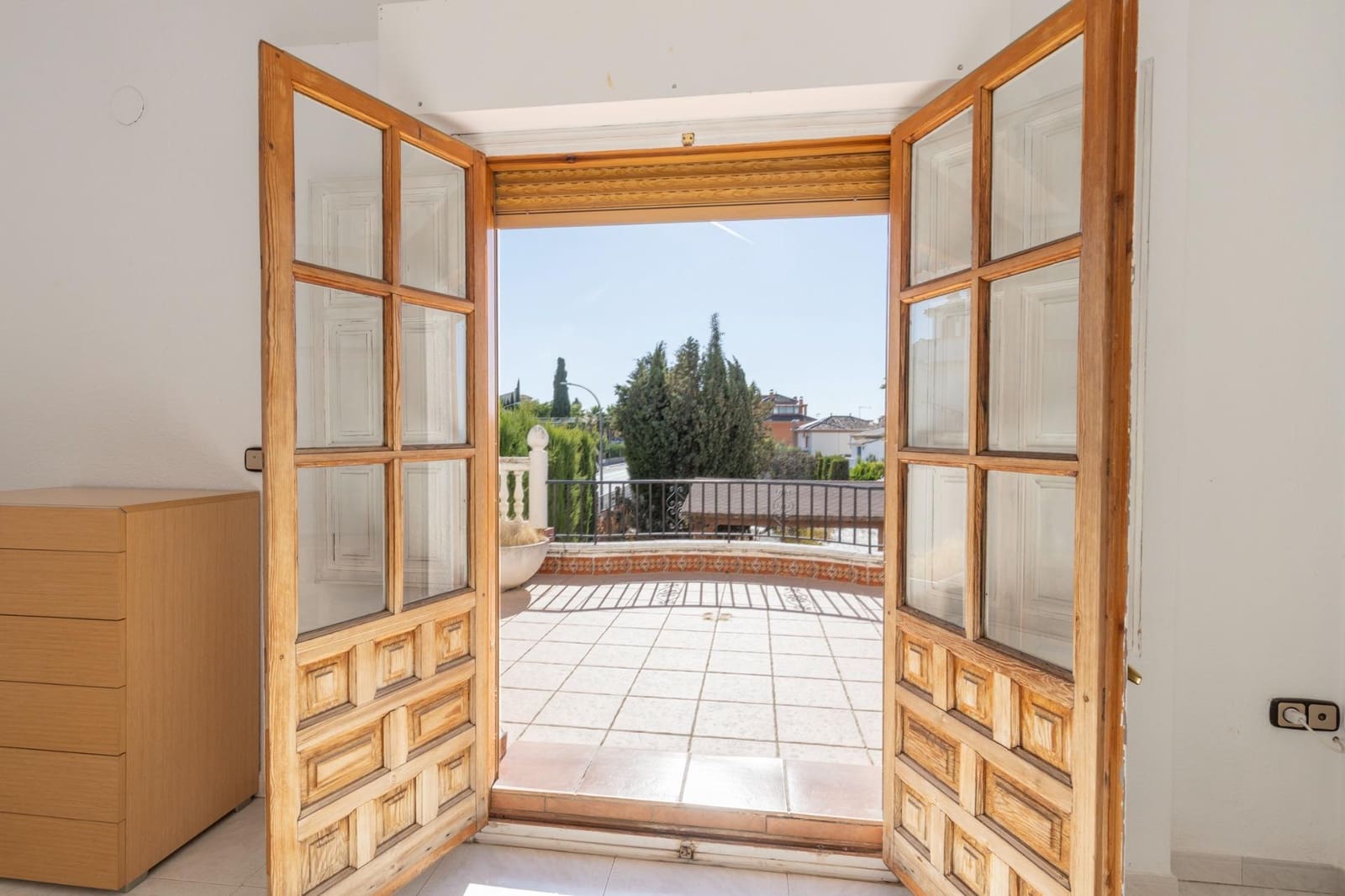 8 soverom Villa til salgs i La Zubia med svømmebasseng garasje - € 499 000 (Ref: 10139946)