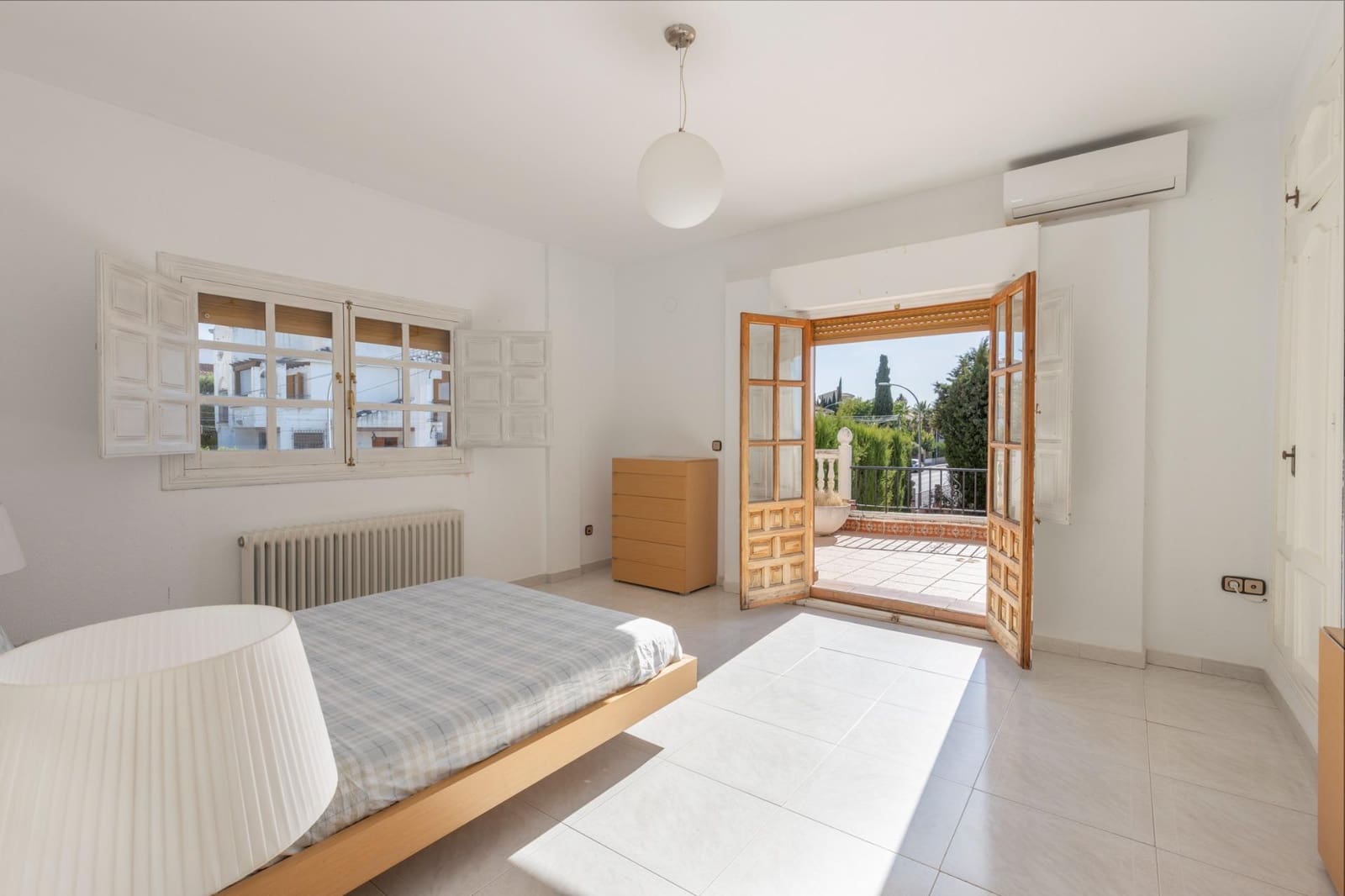 8 soverom Villa til salgs i La Zubia med svømmebasseng garasje - € 499 000 (Ref: 10139946)