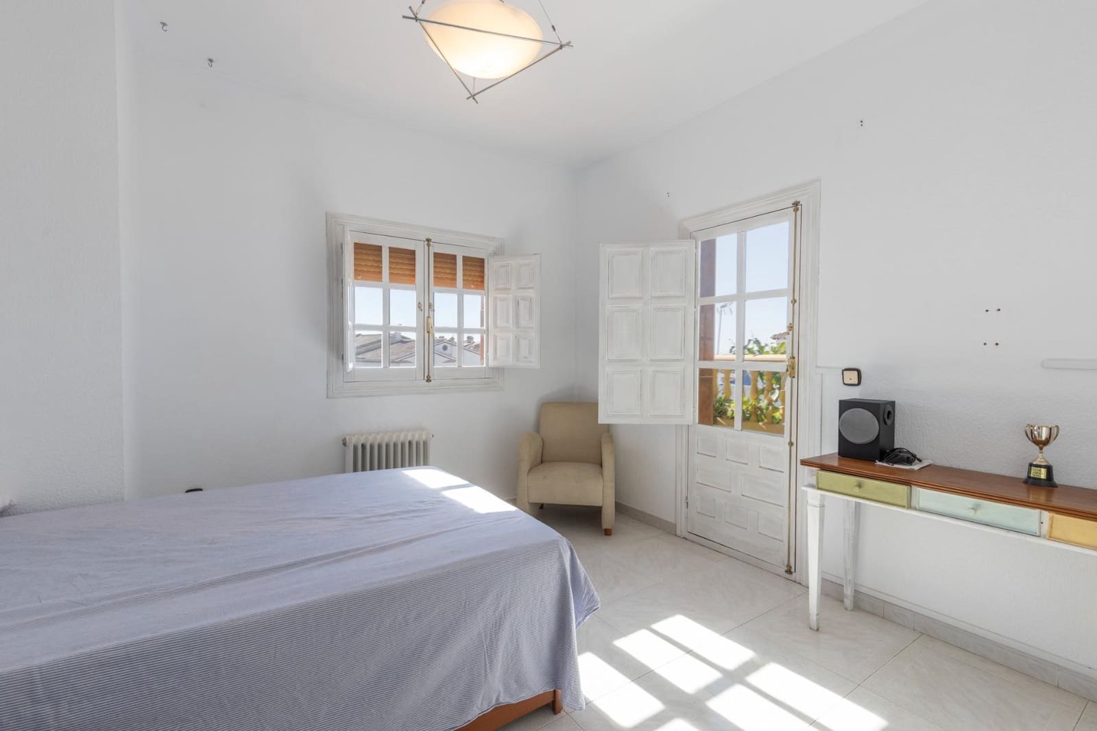 8 soverom Villa til salgs i La Zubia med svømmebasseng garasje - € 499 000 (Ref: 10139946)