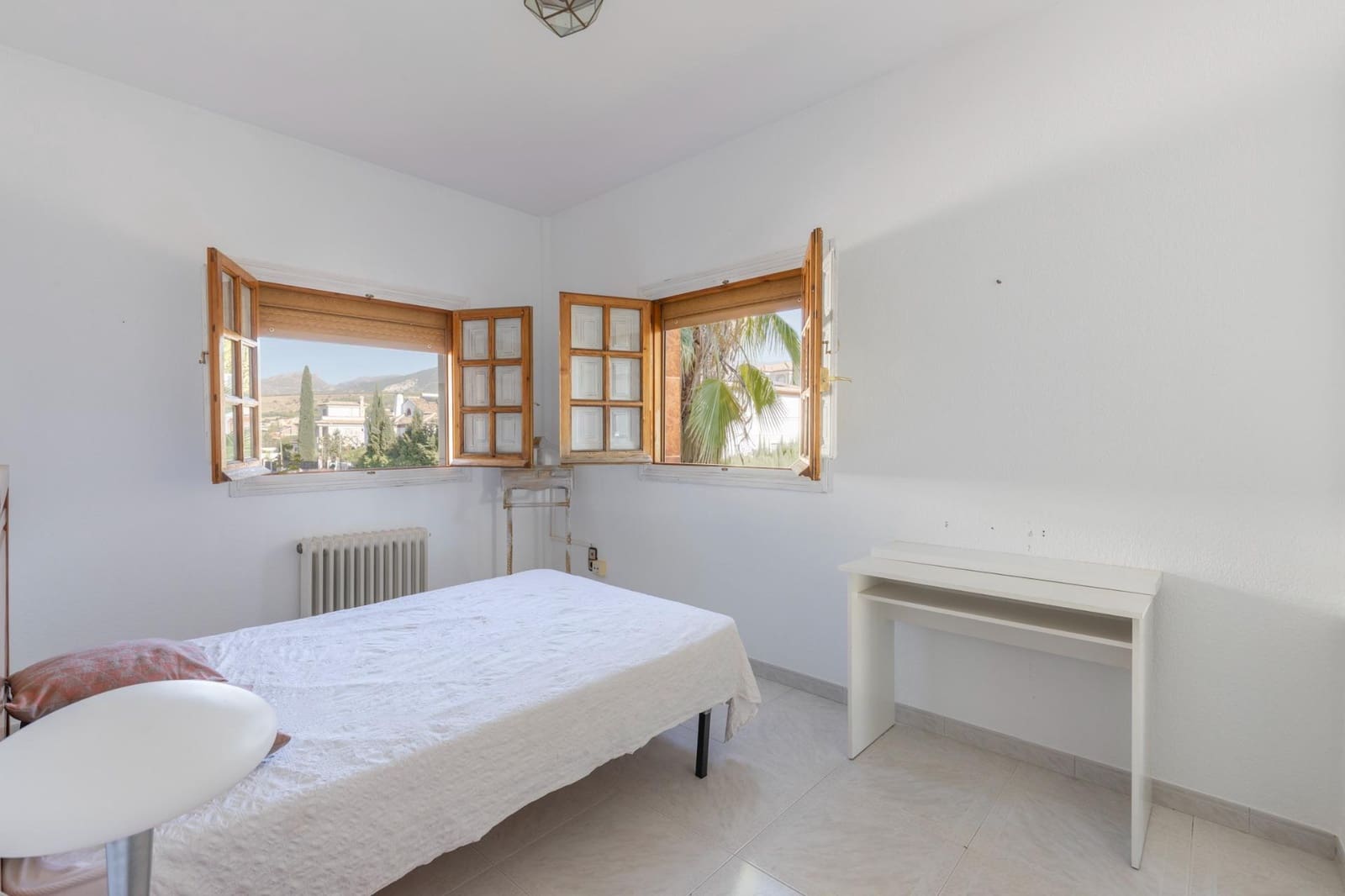 8 soverom Villa til salgs i La Zubia med svømmebasseng garasje - € 499 000 (Ref: 10139946)