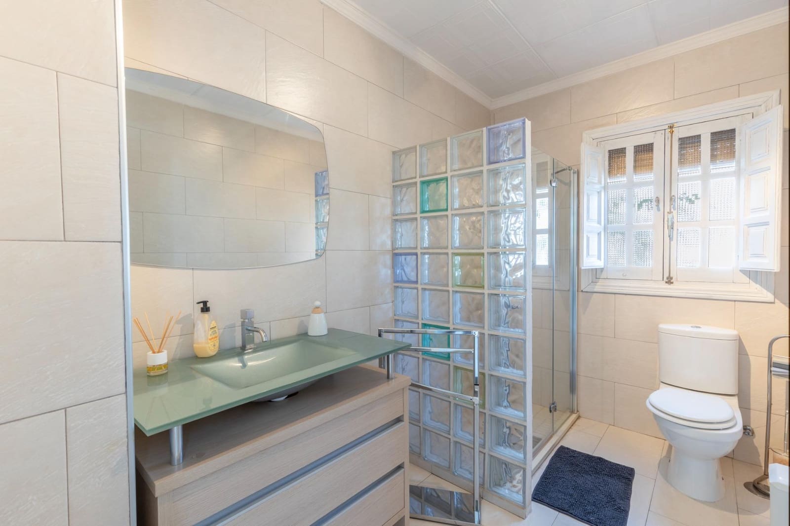 8 soverom Villa til salgs i La Zubia med svømmebasseng garasje - € 499 000 (Ref: 10139946)