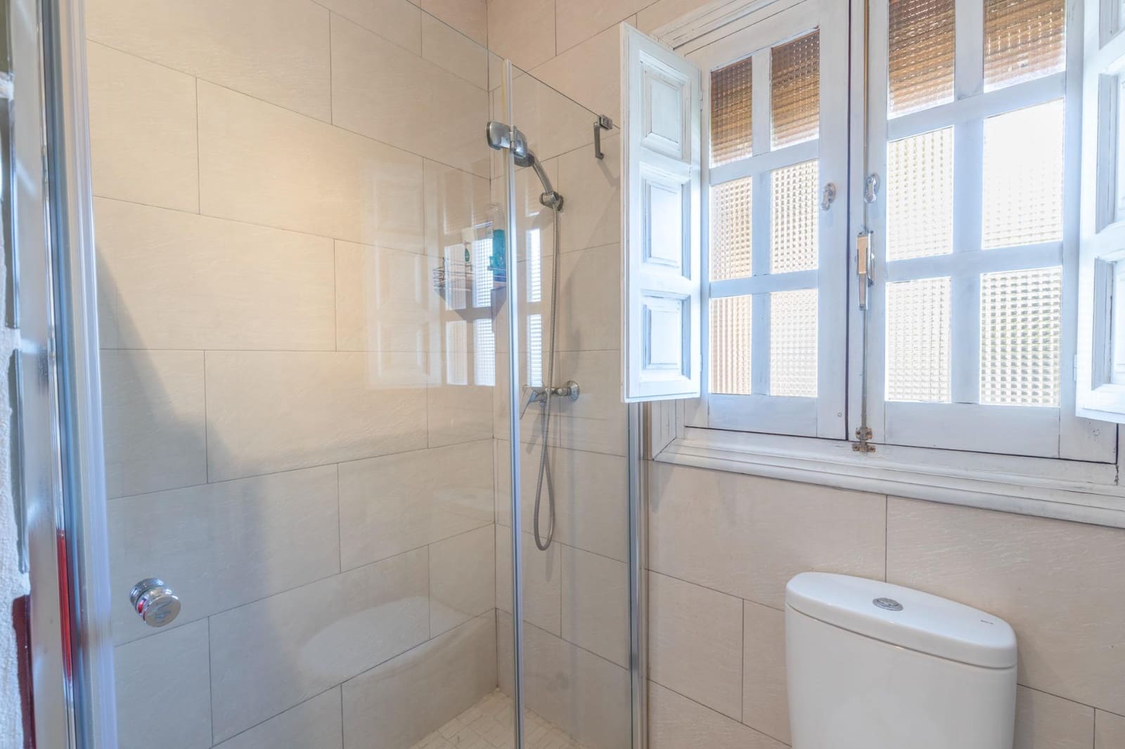 8 soverom Villa til salgs i La Zubia med svømmebasseng garasje - € 499 000 (Ref: 10139946)