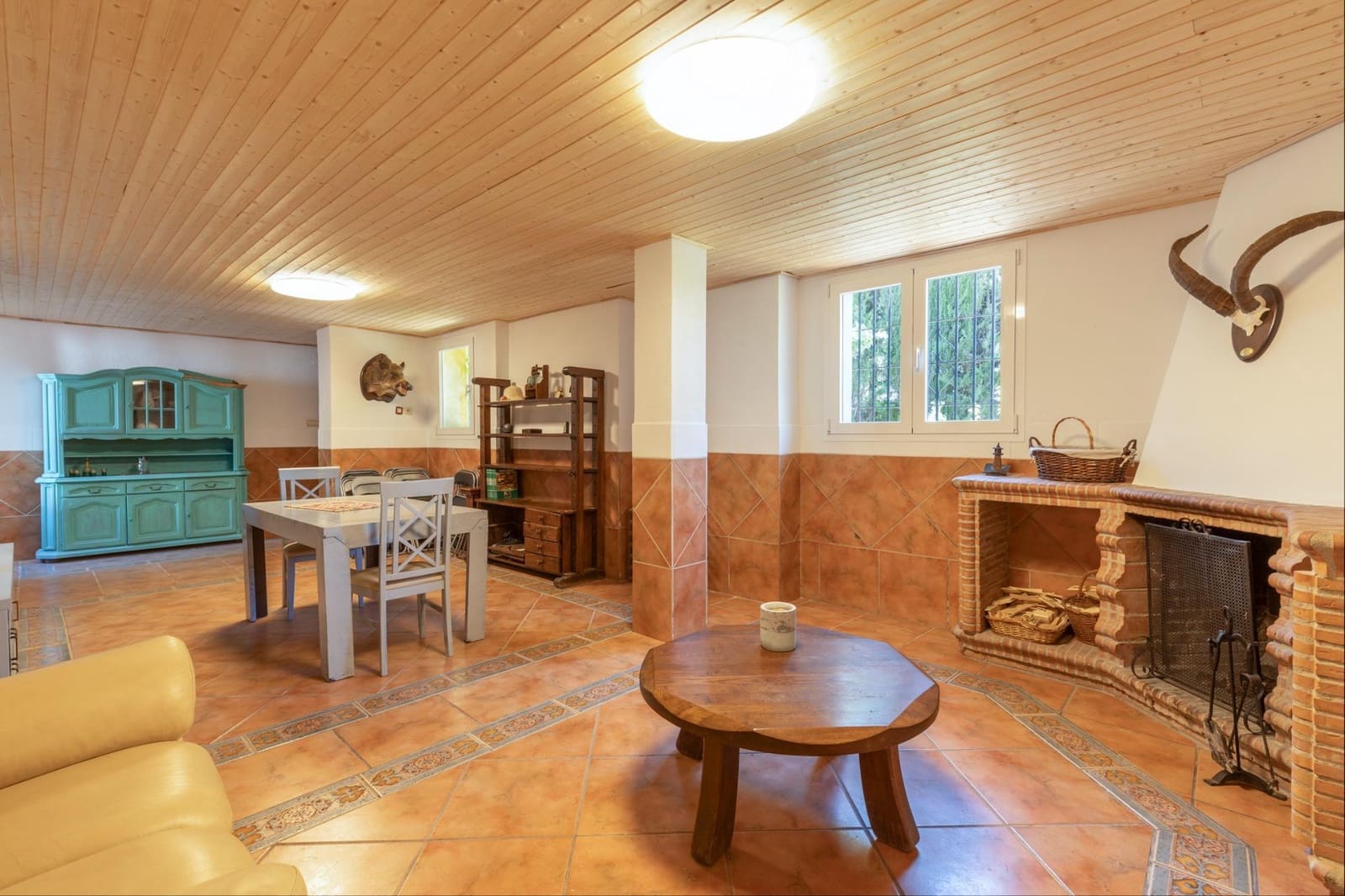 8 soverom Villa til salgs i La Zubia med svømmebasseng garasje - € 499 000 (Ref: 10139946)