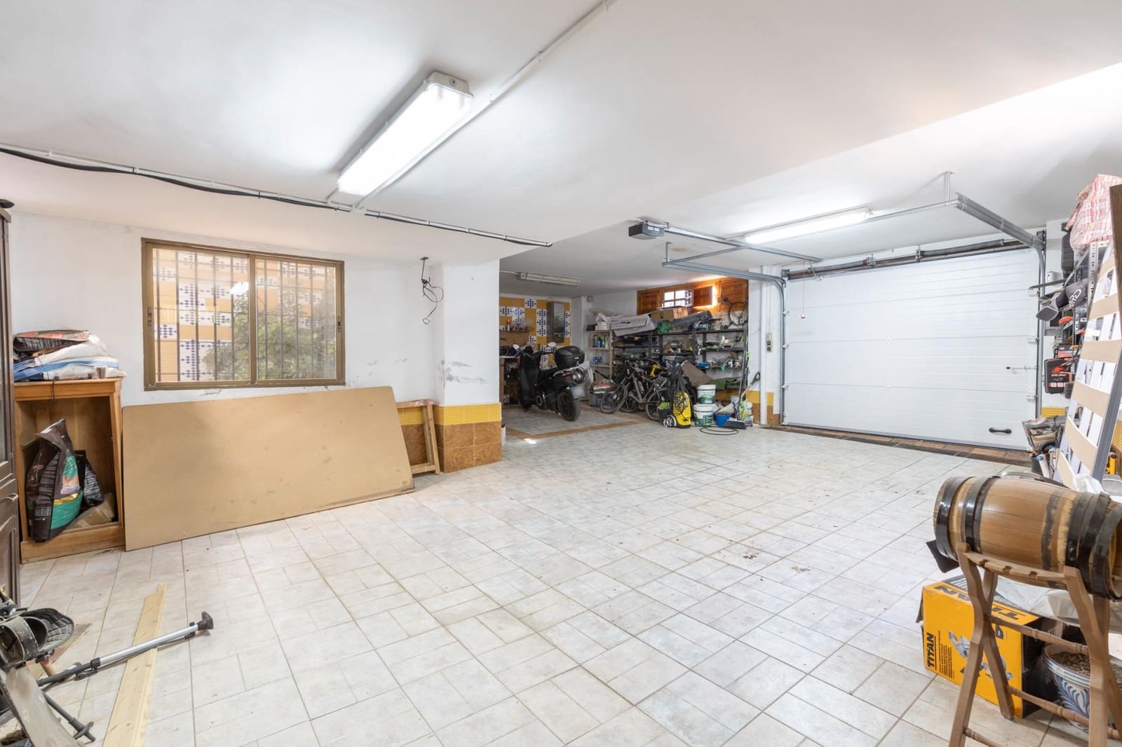 8 soverom Villa til salgs i La Zubia med svømmebasseng garasje - € 499 000 (Ref: 10139946)