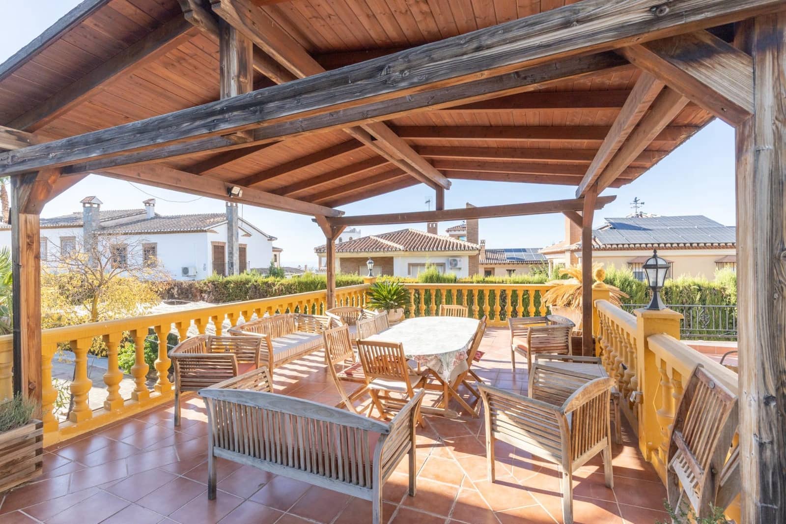 8 soverom Villa til salgs i La Zubia med svømmebasseng garasje - € 499 000 (Ref: 10139946)