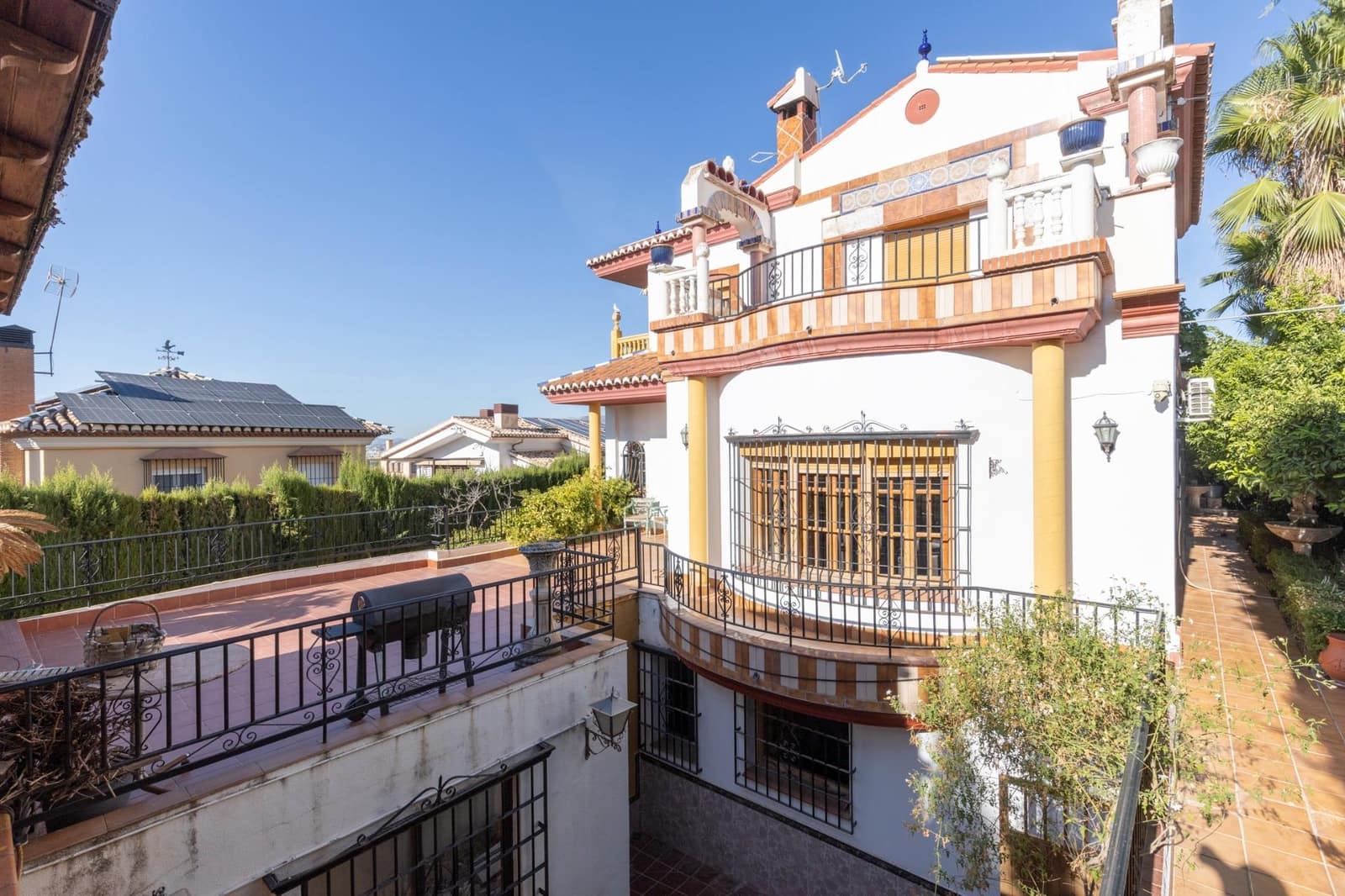 8 soverom Villa til salgs i La Zubia med svømmebasseng garasje - € 499 000 (Ref: 10139946)