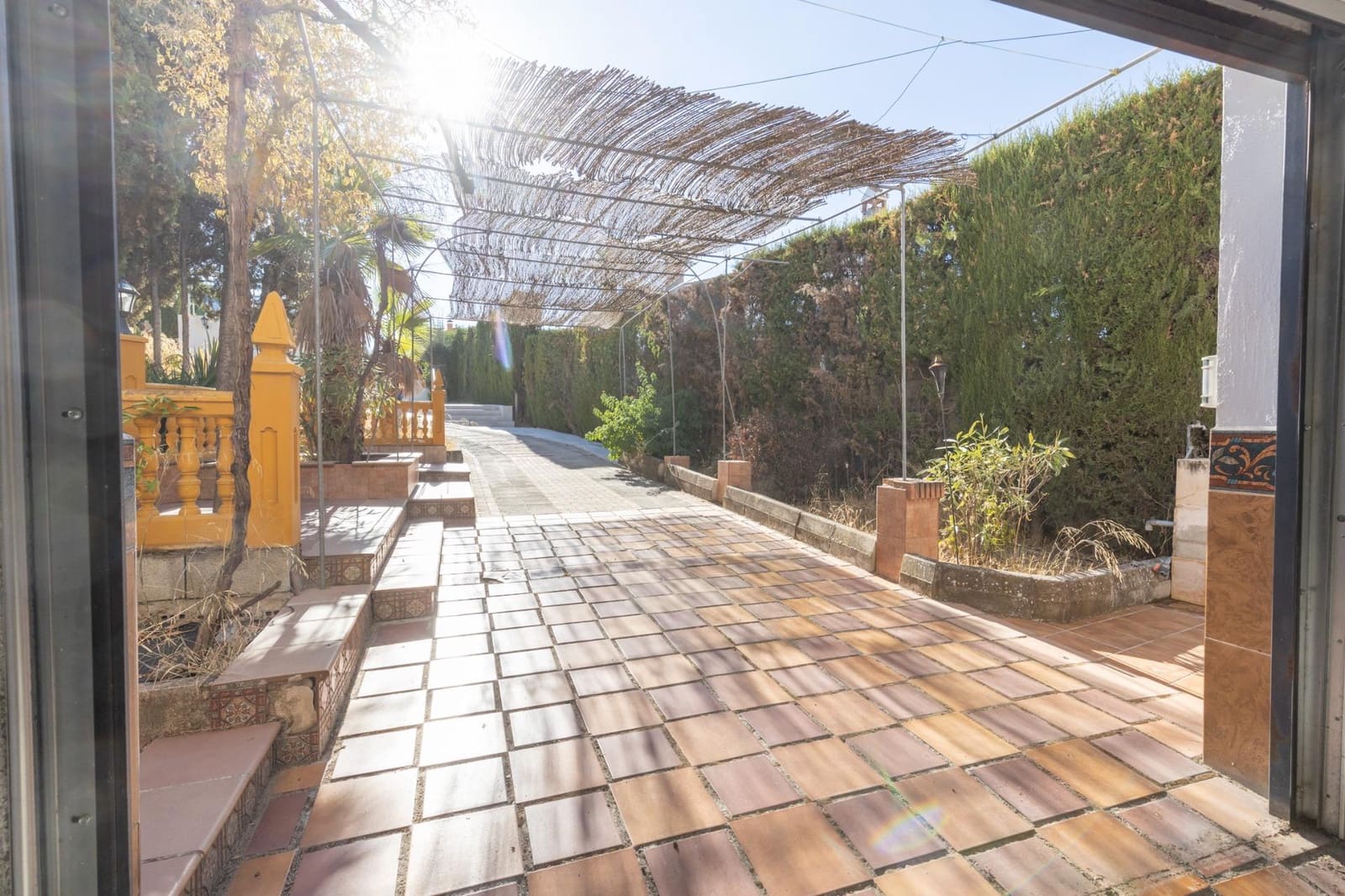 8 soverom Villa til salgs i La Zubia med svømmebasseng garasje - € 499 000 (Ref: 10139946)