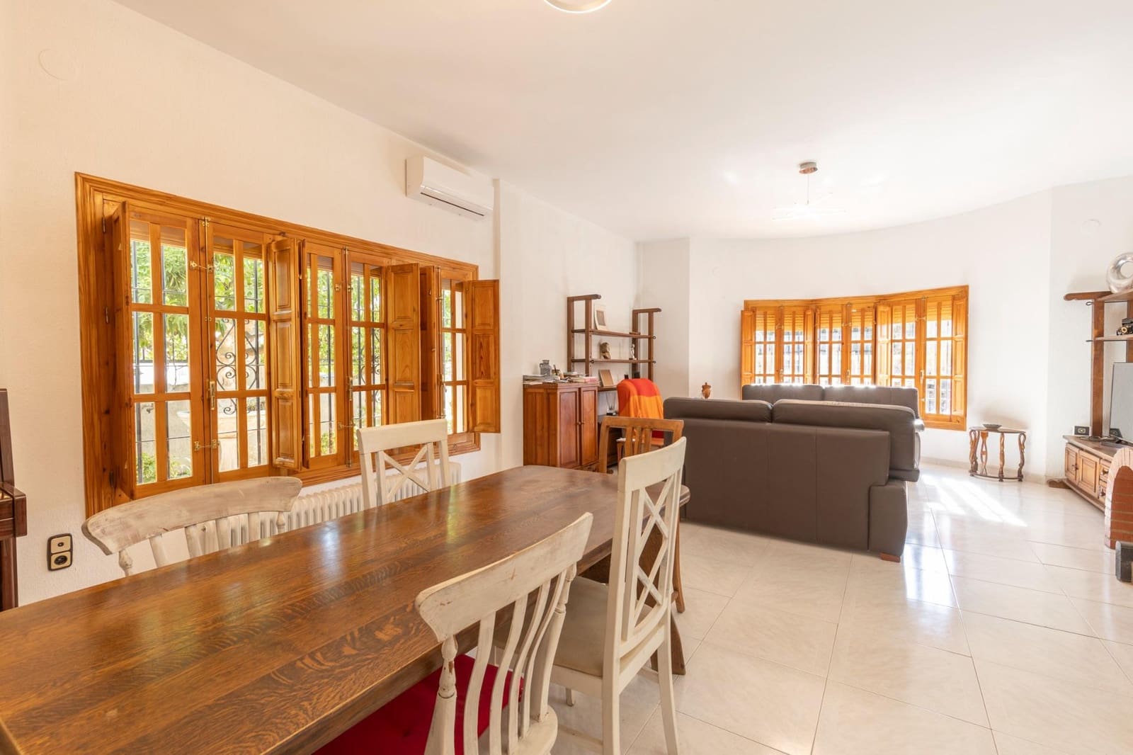 8 soverom Villa til salgs i La Zubia med svømmebasseng garasje - € 499 000 (Ref: 10139946)