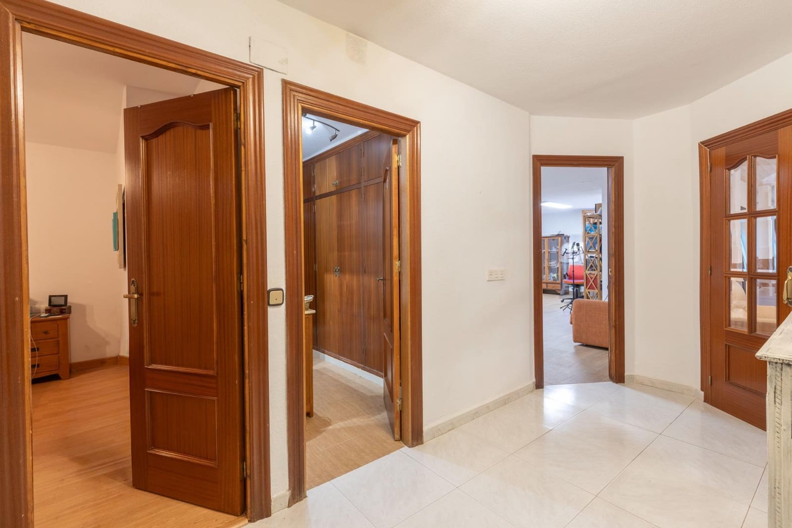8 soverom Villa til salgs i La Zubia med svømmebasseng garasje - € 499 000 (Ref: 10139946)