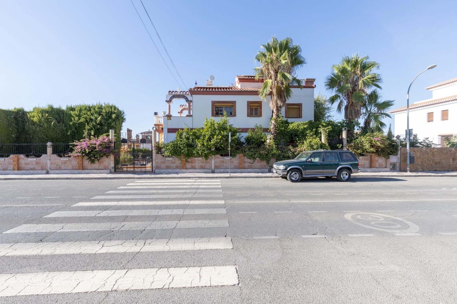 8 soverom Villa til salgs i La Zubia med svømmebasseng garasje - € 499 000 (Ref: 10139946)