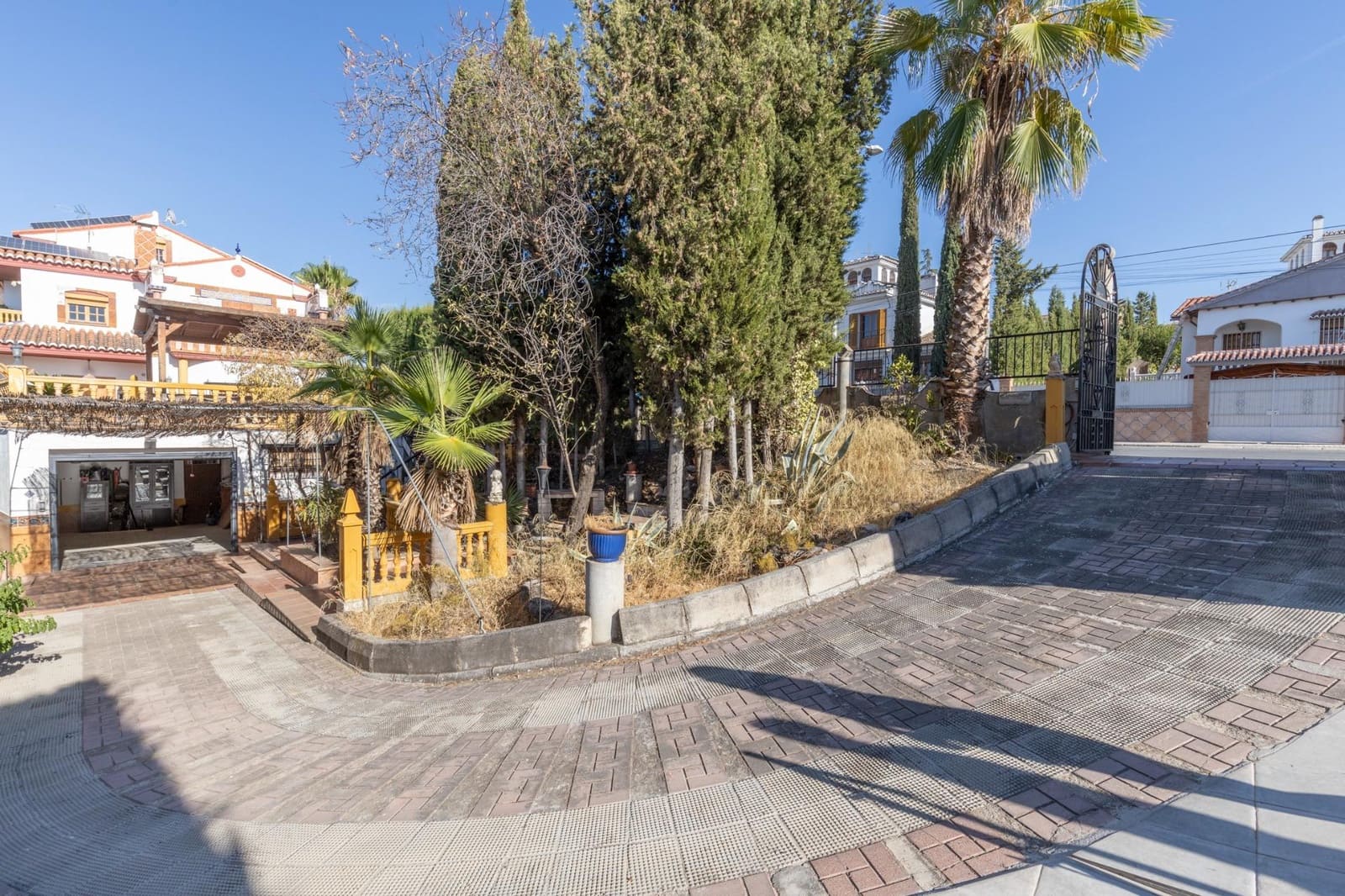 8 soverom Villa til salgs i La Zubia med svømmebasseng garasje - € 499 000 (Ref: 10139946)