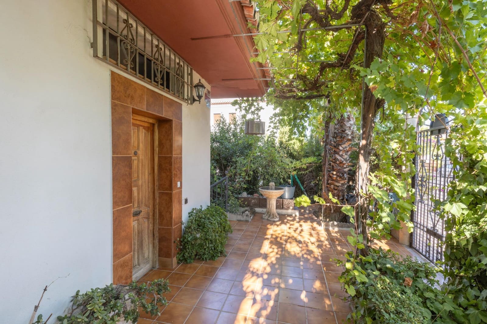 8 soverom Villa til salgs i La Zubia med svømmebasseng garasje - € 499 000 (Ref: 10139946)