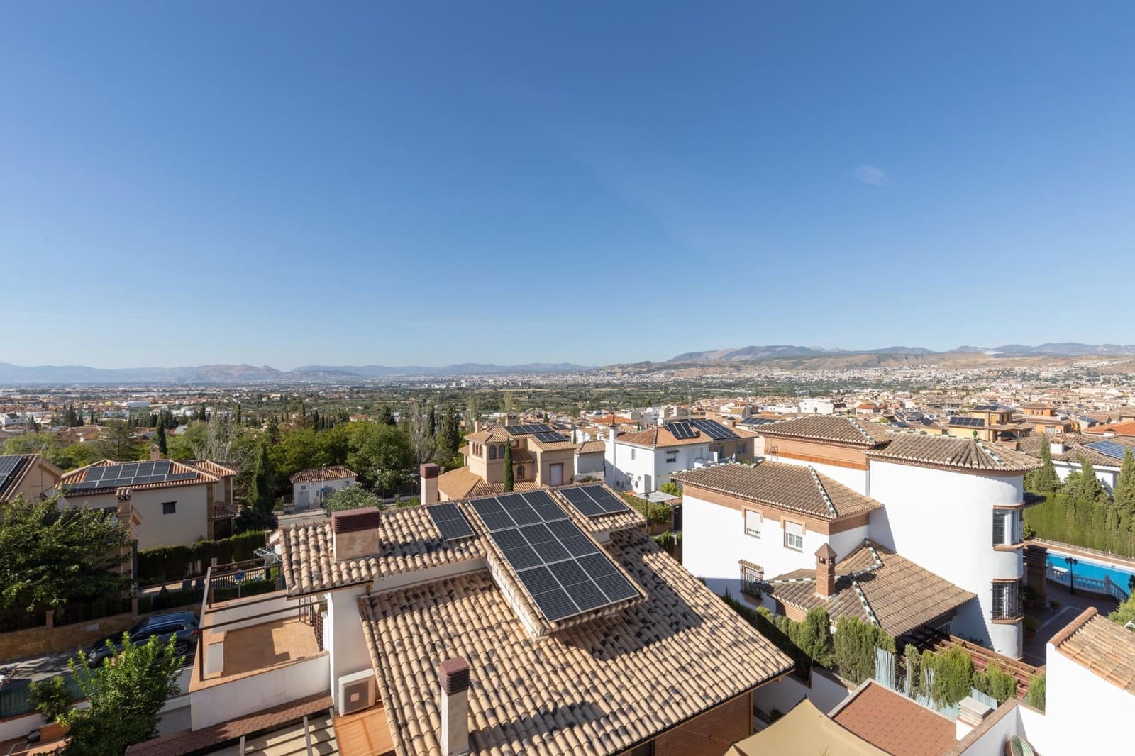 8 soverom Villa til salgs i La Zubia med svømmebasseng garasje - € 499 000 (Ref: 10139946)