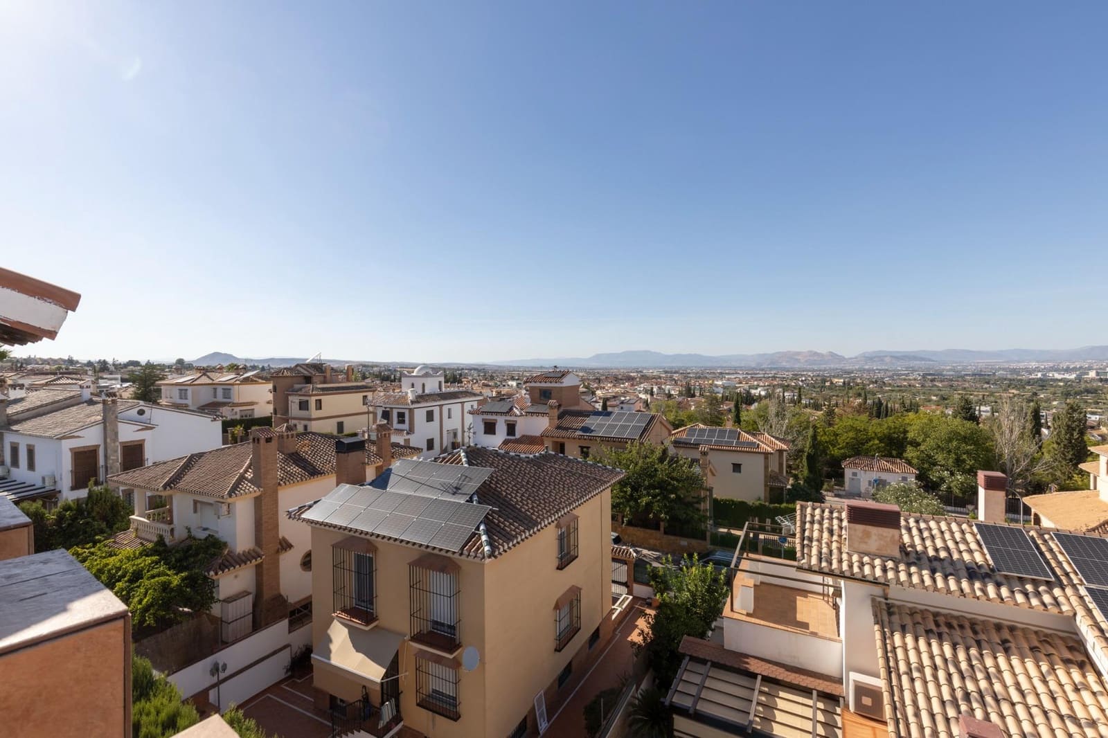 8 soverom Villa til salgs i La Zubia med svømmebasseng garasje - € 499 000 (Ref: 10139946)