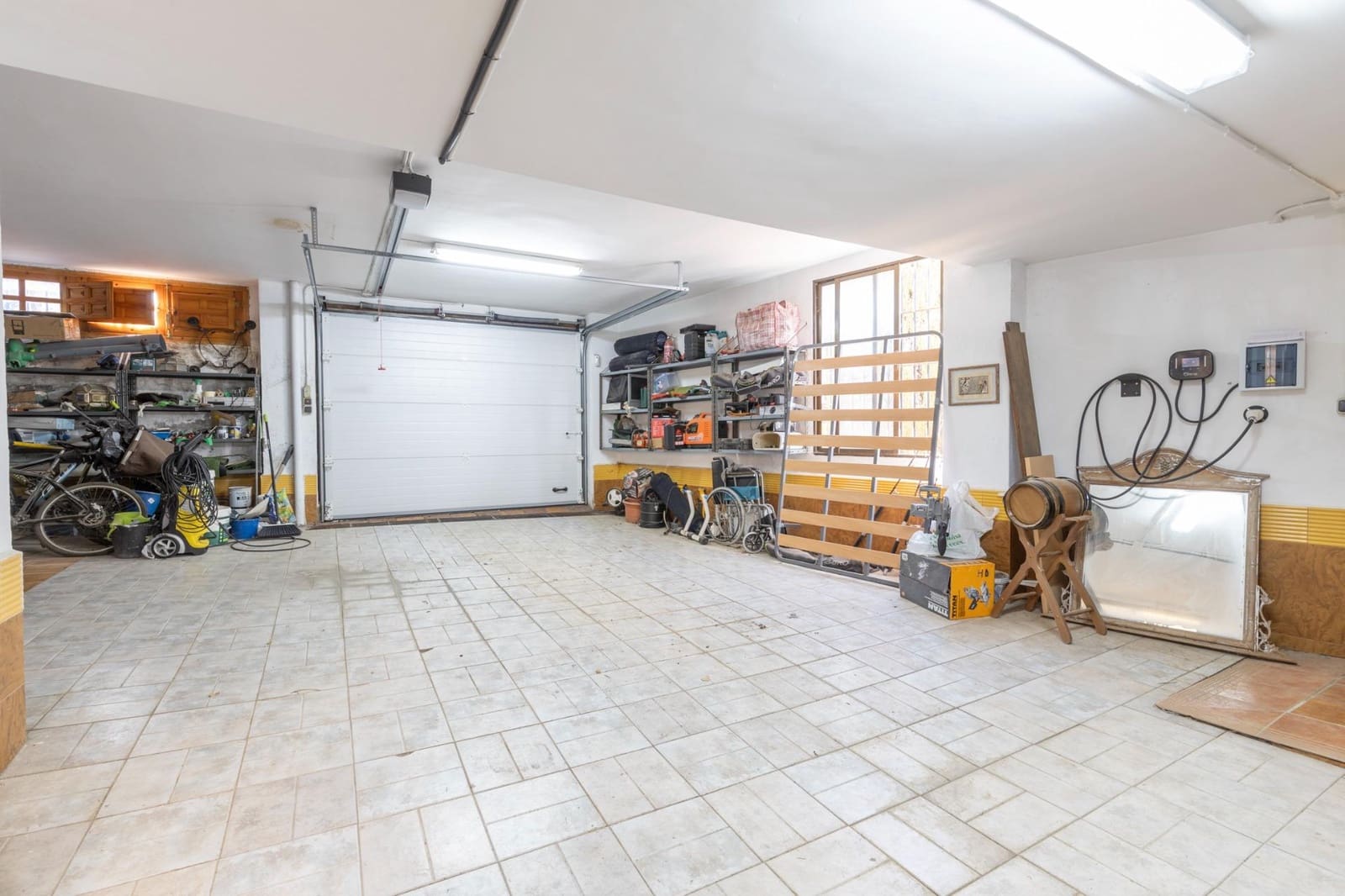 8 soverom Villa til salgs i La Zubia med svømmebasseng garasje - € 499 000 (Ref: 10139946)