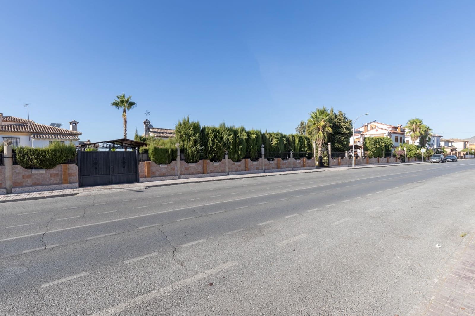 8 soverom Villa til salgs i La Zubia med svømmebasseng garasje - € 499 000 (Ref: 10139946)