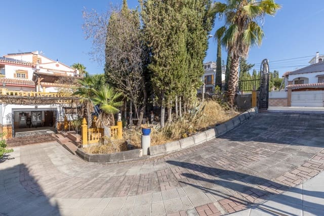 8 Zimmer Villa zu verkaufen in La Zubia mit Pool Garage - 499.000 € (Ref: 10139946)