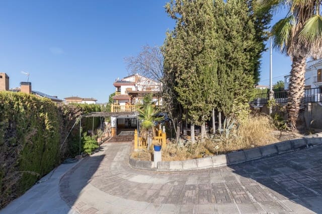 8 Zimmer Villa zu verkaufen in La Zubia mit Pool Garage - 499.000 € (Ref: 10139946)