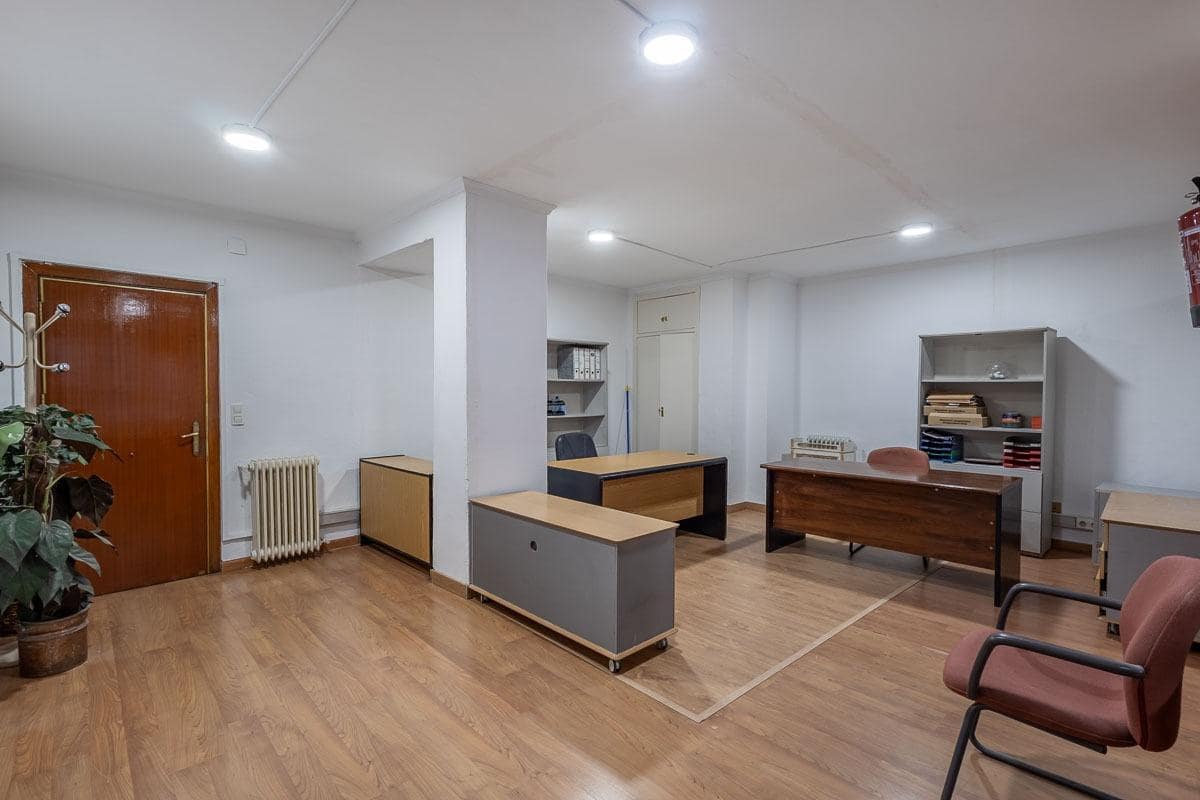 2 soveværelse Kontor til salg i Granada by - € 225.000 (Ref: 10142591)