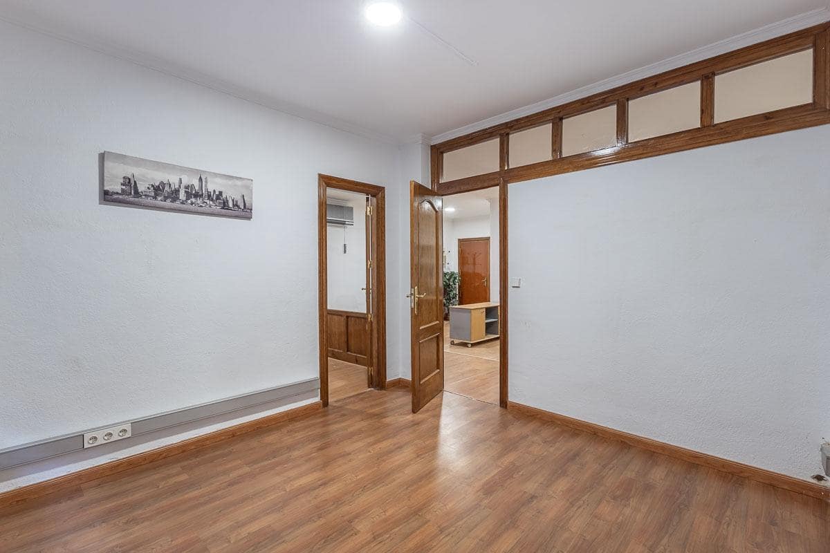 2 soveværelse Kontor til salg i Granada by - € 225.000 (Ref: 10142591)