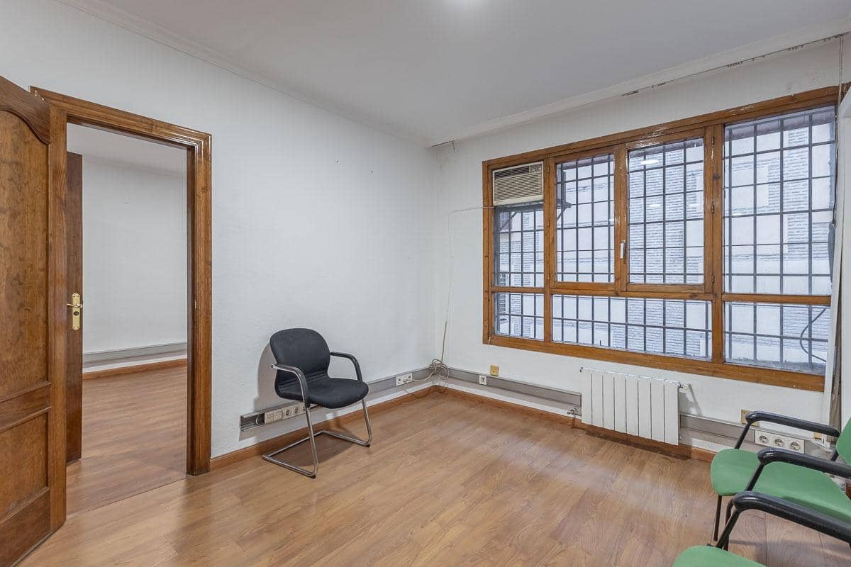 2 soveværelse Kontor til salg i Granada by - € 225.000 (Ref: 10142591)