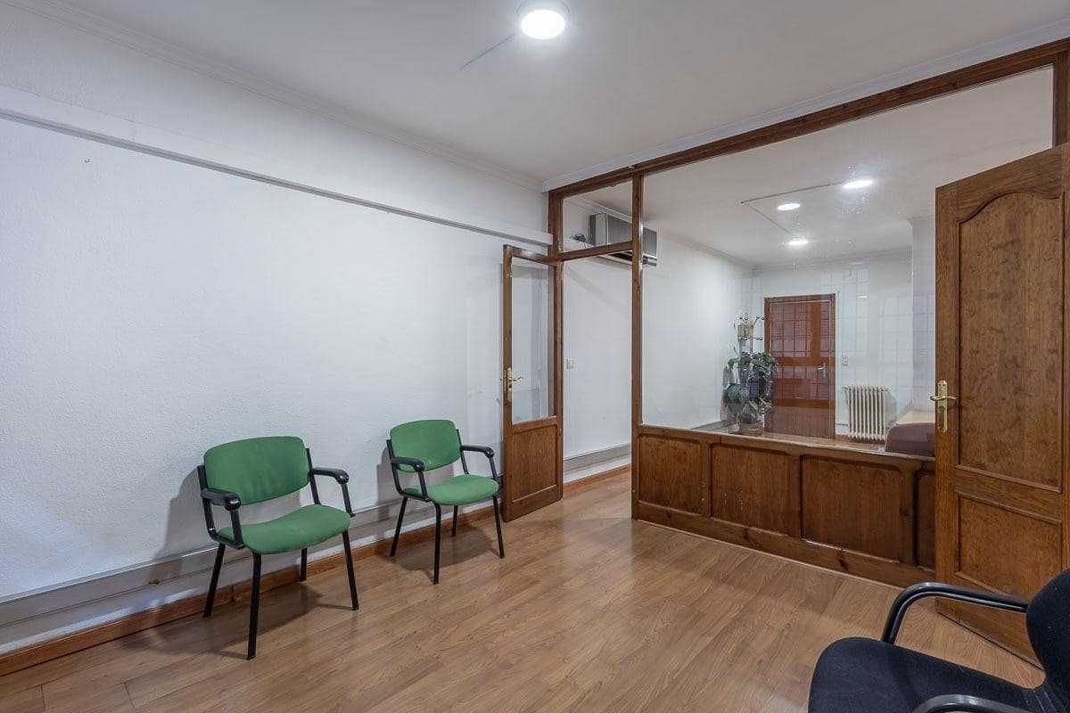 2 soveværelse Kontor til salg i Granada by - € 225.000 (Ref: 10142591)