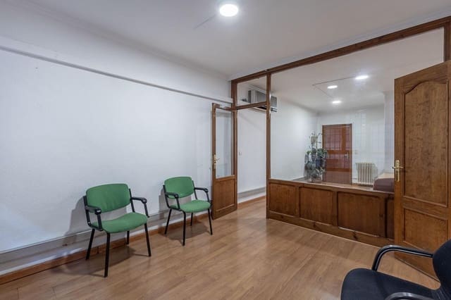 2 soveværelse Kontor til salg i Centro, Granada by - € 225.000 (Ref: 10142591)
